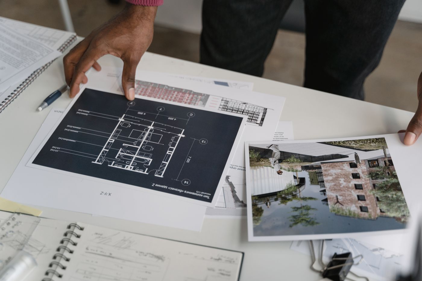 Examen des plans et documents d'un projet par RISK CONTROL